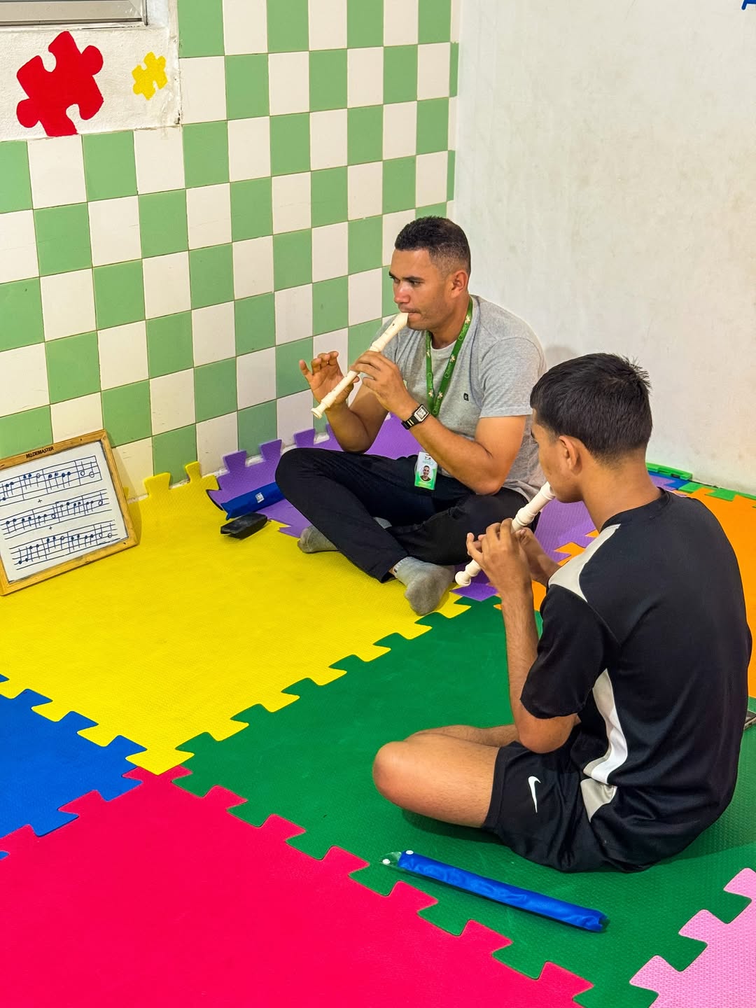 No Teia de Proteção, a música também faz parte do cuidado e do desenvolvimento. 🎶💚Porque apren