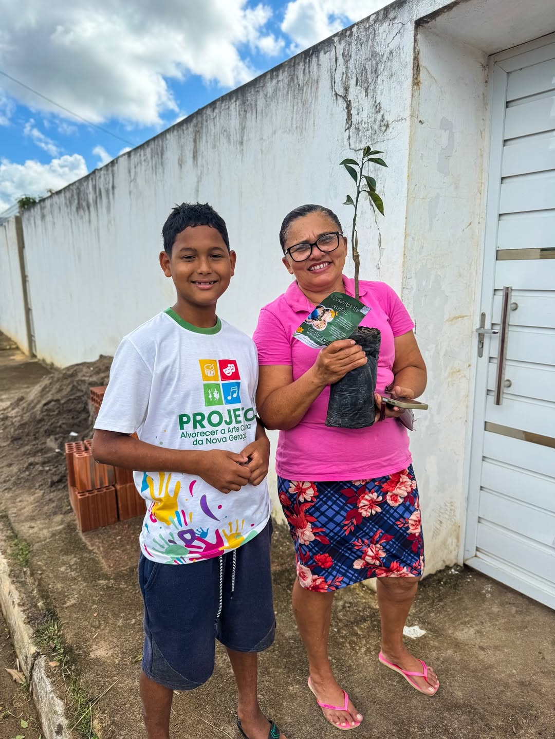 🌱💚 Hoje o Projeto Alvorecer espalhou mais vida pela comunidade!Com muita alegria e dedicação,