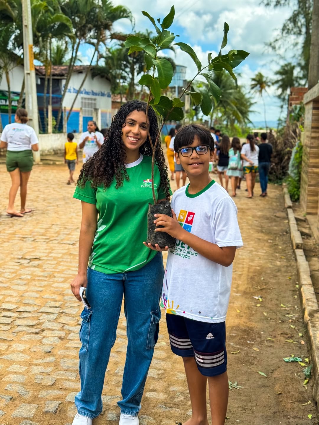 🌱💚 Hoje o Projeto Alvorecer espalhou mais vida pela comunidade!Com muita alegria e dedicação, (2)